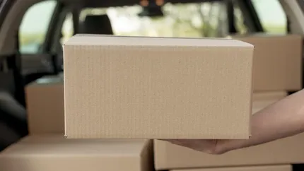 Cum poți expedia coletele în siguranță de sărbători. Recomandările făcute de ANCOM: „Nu trimite produse perisabile”