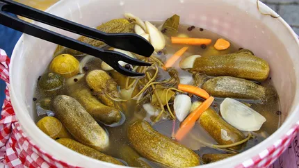 Ce se întâmplă în organism dacă bei zeamă de murături