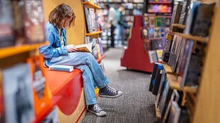 Cum alegi cărțile care încurajează gândirea critică la copiii de 10-12 ani