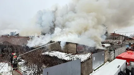 Pompierii ISU Bucuresti-Ilfov intervin pentru stingerea unui incendiu în capitală
