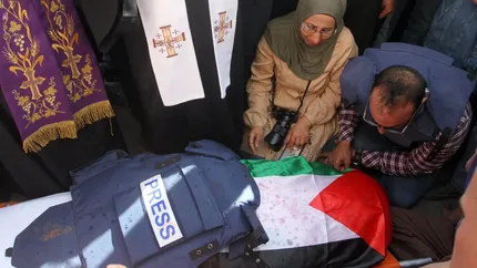 128 de jurnaliști uciși în 2025, aproape jumătate dintre ei numai în Palestina
