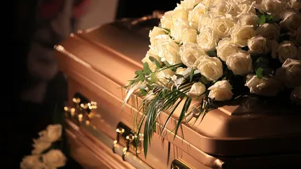 Scumpiri în lanț la serviciile funerare din Sibiu în 2026. Taxele cresc, ajutorul de înmormântare rămâne sprijinul principal