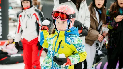 Vacanța de schi începe pentru elevii din Bistrița, Cluj și Timiș și ține o săptămână