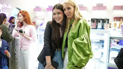 Fiica lui Victor Ponta a ajuns în România, cu un zbor de linie. Reacţia MAE: Nu fusese pe lista zborului de evacuare prin mecanismul european