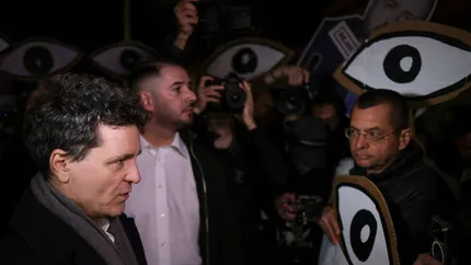 Protest la Cotroceni față de propunerile pentru șefia parchetelor. Nicușor Dan a ieșit să discute cu protestatarii