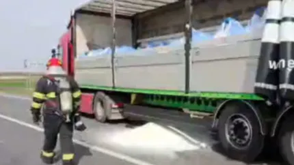 Accident cu substanță periculoasă pe DN6. Zonă evacuată din cauza riscului de explozie