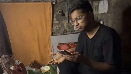 Tânărul indian Sonu Kumar transformă o „cutie din beton” într-o sursă de venit online