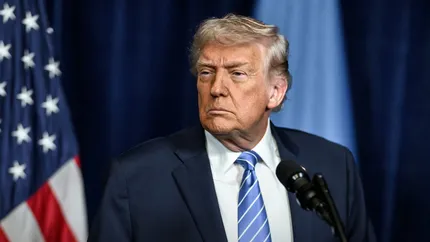 Trump spune că Iranul „ar face bine să nu” perceapă „taxe” petrolierele care tranzitează Strâmtoarea Ormuz