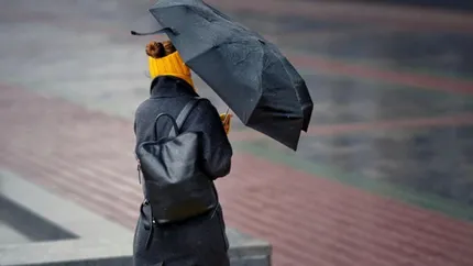 Vreme instabilă în toată țara. Ploi abundente, vânt puternic și ninsori la munte