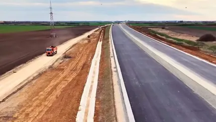 Autostrada A3 Chiribiș–Biharia depășește 50% execuție. Constructorul pregătește asfaltări de 3.000 de tone pe zi