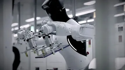 Roboții umanoizi din China pot fi închiriați pentru evenimente, dar tehnologia rămâne limitată