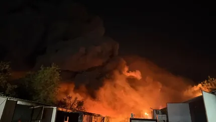 Incendiu major la o hală din Sectorul 1 al Capitalei. ISUBIF a emis mesaj RO-ALERT din cauza degajărilor de fum