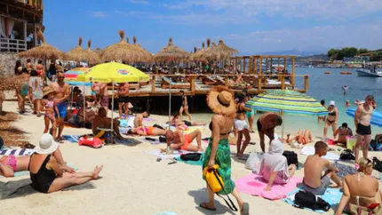 Regula care îi surprinde pe turiști în Franța. Șorturile de baie sunt interzise în majoritatea piscinelor publice