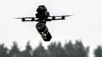 Dronele FPV au ajuns în școlile din Ucraina. Copiii învață să le piloteze, să le construiască și să le repare