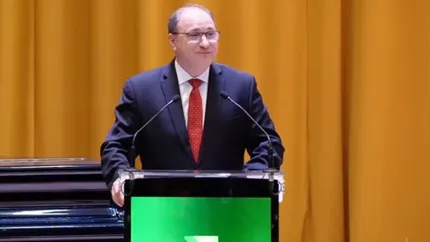 Moment stânjenitor pentru ministrul Educației la Iași. Mihai Dimian a încercat să-i amuze pe studenți cu poezii-ghicitori