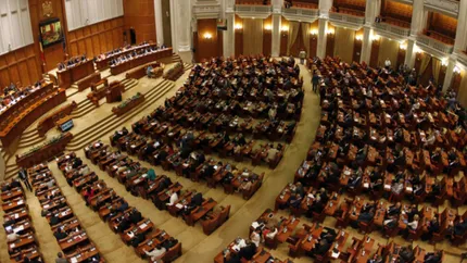 PNL, USR și AUR cer eliminarea votului online din Parlament: „Prezența fizică nu trebuie să fie opțională”
