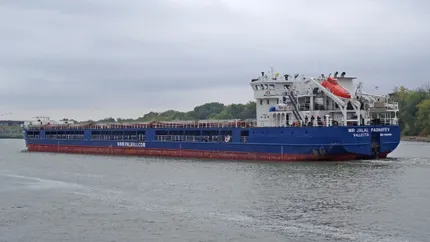 ANR: Operațiune de căutare și salvare pe Marea Neagră după un incendiu la bordul unei nave. 13 marinari sunt dispăruți