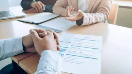 4 din 10 angajați români de peste 55 de ani vor să lucreze și după pensionare. Ce îi determină să rămână în câmpul muncii