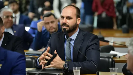 Mandat de arestare emis pe numele lui Eduardo Bolsonaro, fratele actualului candidat la președinție, Flávio Bolsonaro