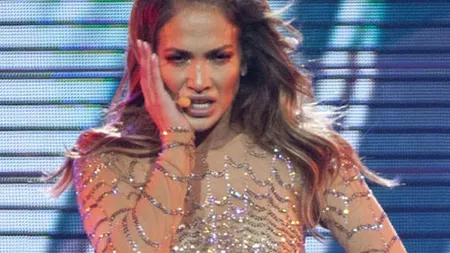 Lui Jennifer Lopez i-a căzut părul în timpul unui spectacol VIDEO