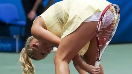 Caroline Wozniacki a făcut show cu un dans sexy pe terenul de tenis VIDEO