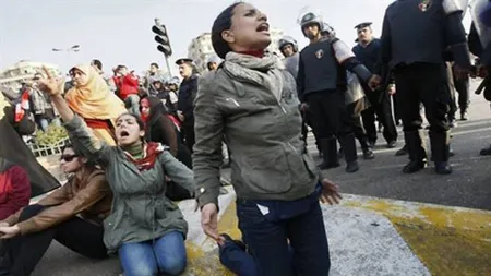 Mii de oameni protestează la Cairo împotriva puterii militare