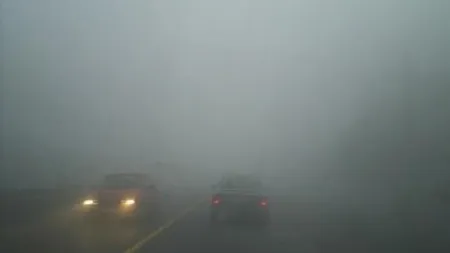 Se circulă în condiţii de ceaţă pe mai multe drumuri din ţară