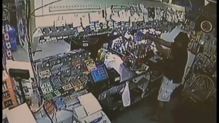 Un vânzător din SUA a devenit eroul comunităţii după ce a împuşcat un hoţ VIDEO