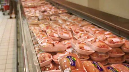 E oficial: în supermarketul românesc carnea expirată e spălată şi pusă iar în vânzare