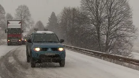 Ninsoarea abundentă a blocat drumurile din Harghita VIDEO