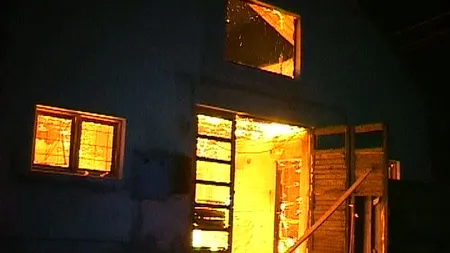 Un incendiu a mistuit o fabrică de mobilă din Harghita VIDEO