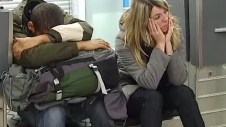 Greva pe aeroporturile din Franţa continuă. Mii de turişti, nemulţumiţi