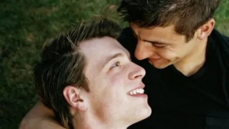Legalizarea căsătoriilor între homosexuali îi face mai sănătoşi
