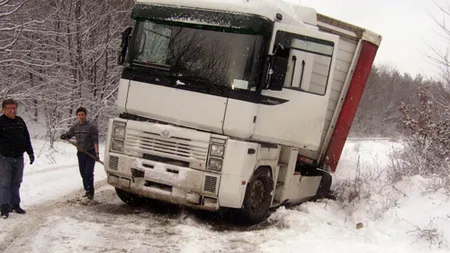 Mai multe drumuri din ţară au fost blocate din cauza zăpezii