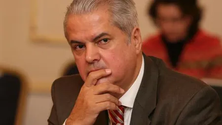 Adrian Năstase renunţă la funcţia de vicepreşedinte al Camerei Deputaţilor