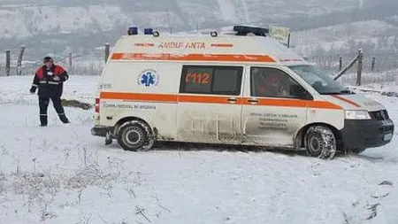 O ambulanţă a străbătut cinci kilometri prin zăpadă pentru a ajunge la o solicitare falsă