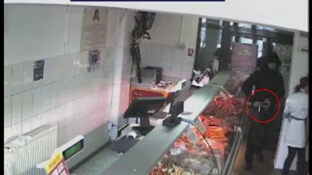 Jaf la un magazin din Bacău. Infractorul a scăpat de poliţie VIDEO
