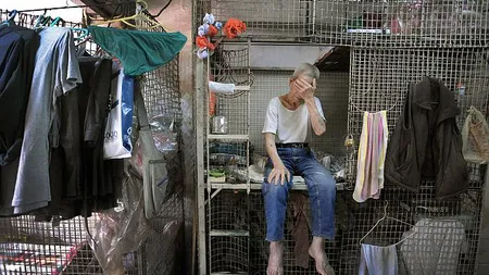 Şocant: Oamenii săraci trăiesc în cuşti la Hong Kong