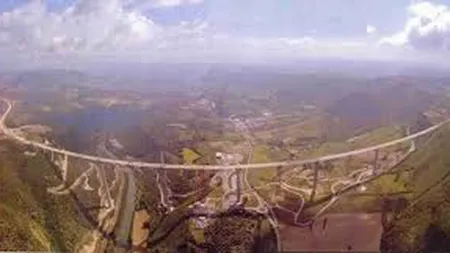 Cel mai mare pod suspendat din lume FOTO