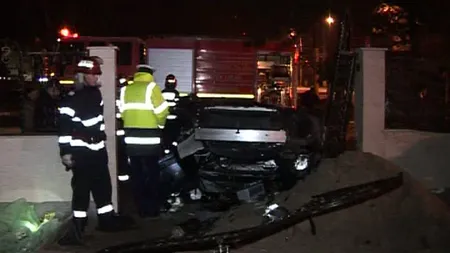 Bolid făcut praf. Băiat de bani gata a intrat cu Porsche-ul în stâlp şi a murit VIDEO EXCLUSIV