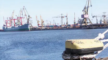Porturile din Constanţa, redeschise. Rămâne închis portul Constanţa Sud - fluvial