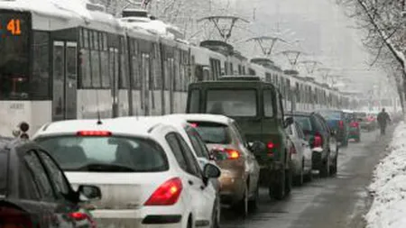 Tramvaiul 41, blocat în zona Drumul Taberei. Coloană pe zeci de metri