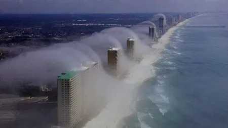 Ziua în imagini. Spectaculos: Valuri de nori, cu aspect de tsunami GALERIE FOTO