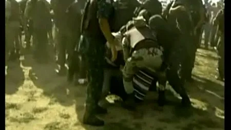 Poliţiştii se bat cu militarii pe străzile din Brazilia VIDEO