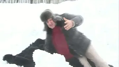 Becali, moment comic. Demonstraţie cu blana, pe zăpadă VIDEO