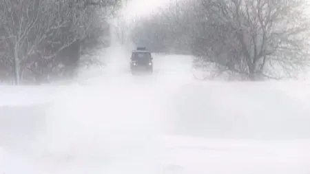 Deşi nu mai ninge, situaţia rămâne gravă în judeţul Buzău. Zeci de localităţi sunt izolate VIDEO