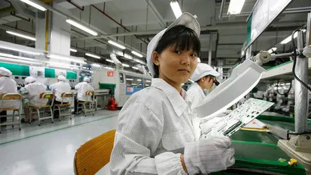 Sclavii chinezi din industria IT nu au voie să-şi vadă nici măcar produsele pe care le lucrează