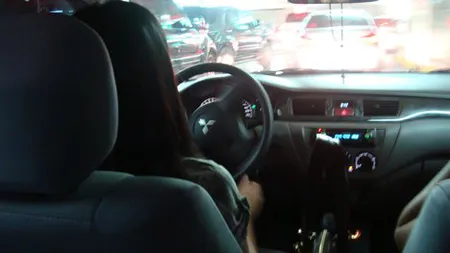 O şoferiţă din Cluj face 10 manevre pentru a părăsi parcarea VIDEO