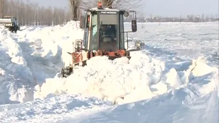 Mai sunt 12 localităţi izolate în Buzău. Numărul lor s-a redus după suplimentarea utilajelor