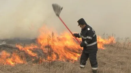 Incendiu pe circa 20 de hectare de vegetaţie uscată în zona Rezervaţiei Biosfera Deltei Dunării